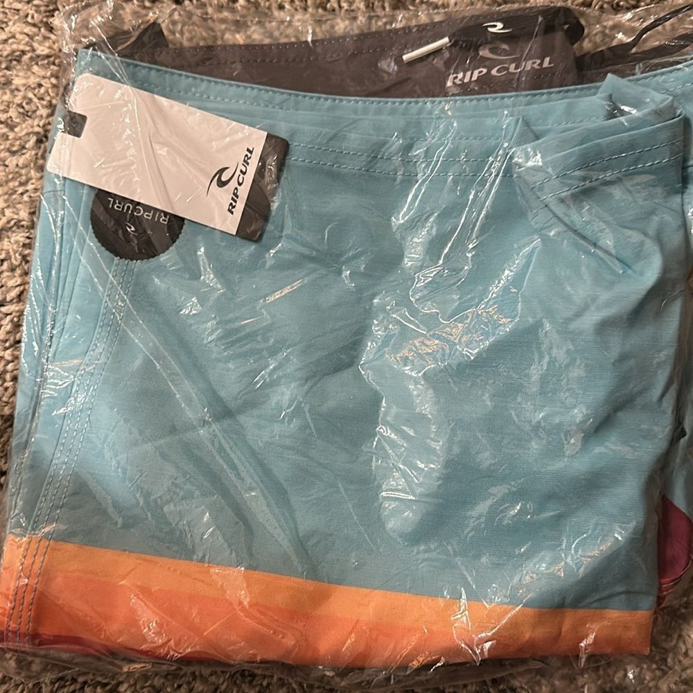 Rip Curl Nwt Cove Board-Shorts Men’s Sz 38 In The Color Cerulean — image 5 of 5